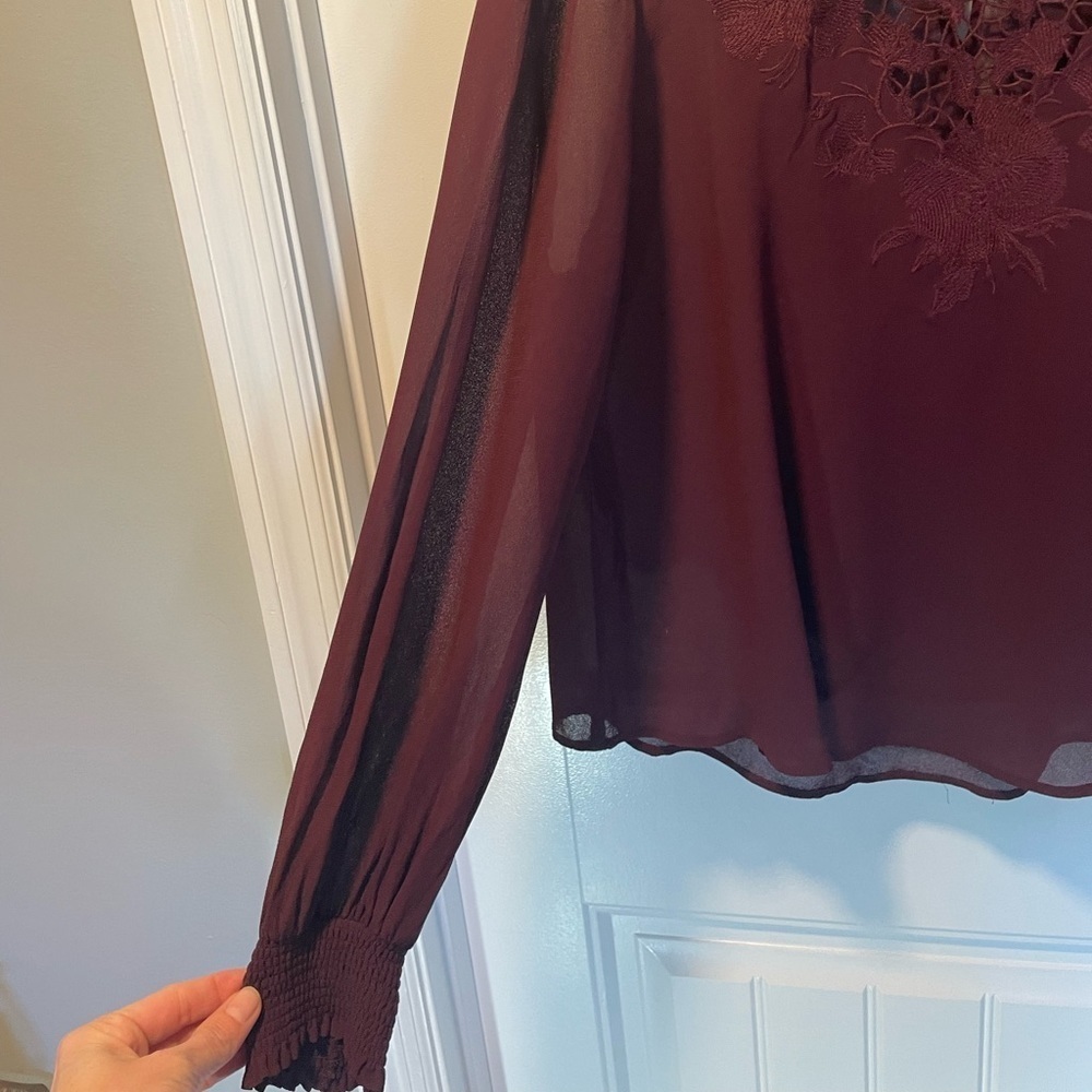 ASTR THE LABEL Women's Claire Embroidered Woven Blouse Wine Color Sz M Long Sl - Picture 4 of 10